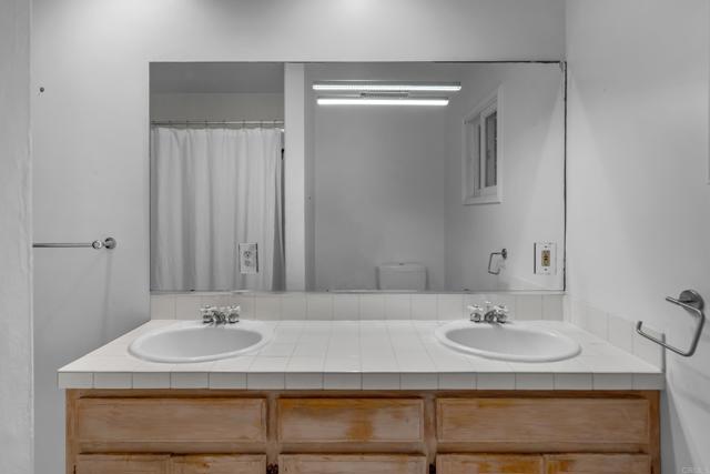 1715 Cedar St, Santa Monica CA: https://media.crmls.org/mediaz/8df607cb-115e-4572-993f-f346de0d7705.jpg
