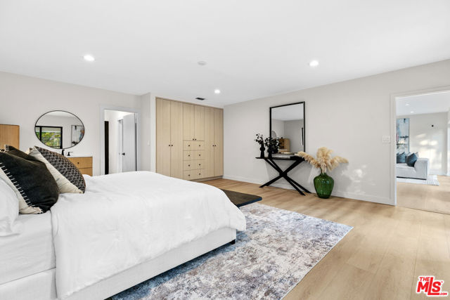5132 Escobedo Drive, Woodland Hills CA: https://media.crmls.org/mediaz/8df60dea-03b7-43f1-b5d0-45942742350c.jpg