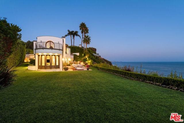 32804 Pacific Coast Highway, Malibu CA: https://media.crmls.org/mediaz/8df6233d-7fb8-443f-a3c7-b320c5c22f5b.jpg