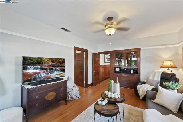 905 S Livermore Ave, Livermore CA: https://media.crmls.org/mediaz/8df631a7-1b6b-4b3c-aa1a-55eb72add162.jpg