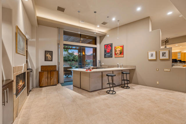12 Boulder Lane, Rancho Mirage CA: https://media.crmls.org/mediaz/8df6a481-4ed5-4dd8-8278-1760093e745f.jpg