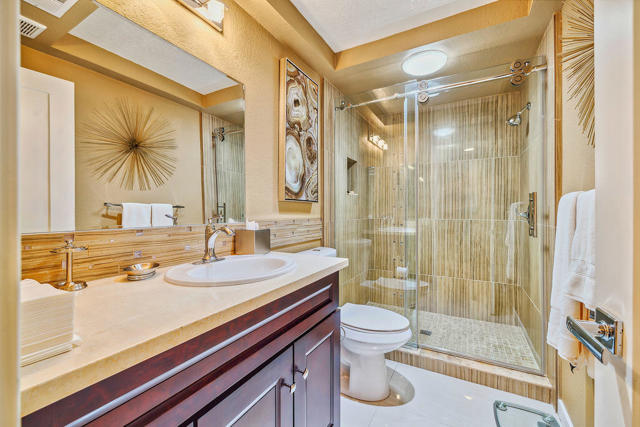 32 Presidio Place, Palm Desert CA: https://media.crmls.org/mediaz/8df6b9d5-9743-46e6-b794-85169bb3a983.jpg
