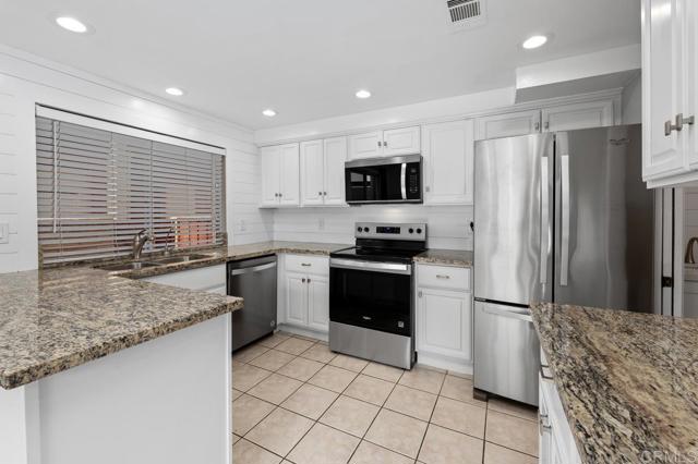 Detail Gallery Image 6 of 28 For 831 E 3rd Ave #8,  Escondido,  CA 92025 - 2 Beds | 2/1 Baths