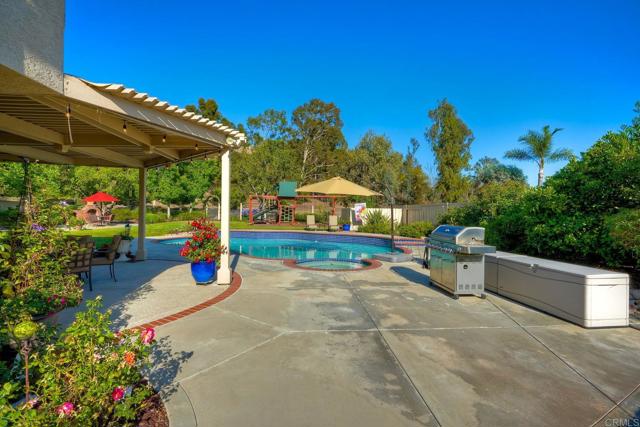 Detail Gallery Image 28 of 47 For 14013 Saddlewood Dr, Poway,  CA 92064 - 4 Beds | 3 Baths