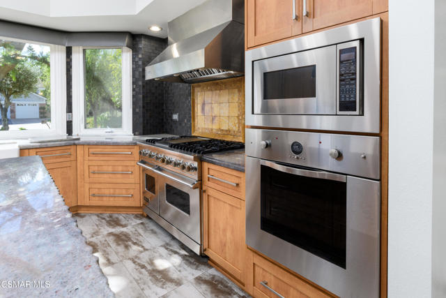 29515 Weeping Willow Drive, Agoura Hills CA: https://media.crmls.org/mediaz/8df78ff9-e6ee-4371-8204-3bf6576a391b.jpg