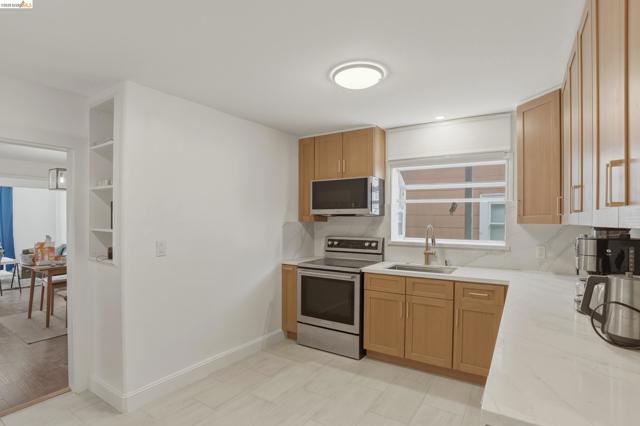 3114 california, Berkeley CA: https://media.crmls.org/mediaz/8df7cb00-89b0-45de-b4fe-8389448ae121.jpg