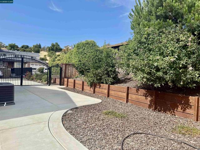 148 Lancaster Way, Vallejo CA: https://media.crmls.org/mediaz/8df7cb3b-d83e-4725-be84-3e607d5ccbed.jpg