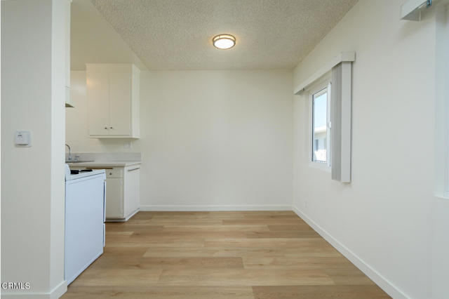 657 W Milford Street, Glendale CA: https://media.crmls.org/mediaz/8df7cf72-c3b0-4e9e-bbd3-aed7a2147ac1.jpg