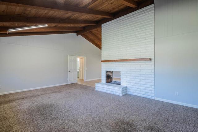 11745 Tam Oshanter Drive, Salinas CA: https://media.crmls.org/mediaz/8df80f57-55bb-4a0c-a774-e1d6b48b4539.jpg