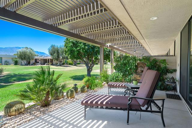 9 Furman Court, Rancho Mirage CA: https://media.crmls.org/mediaz/8df844d0-b71b-4874-b467-b8038306c775.jpg