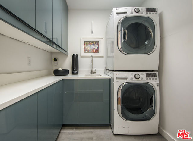 2544 Greenvalley Road, Los Angeles CA: https://media.crmls.org/mediaz/8df913e4-2ecc-4e81-8d3e-f41ef7c8b86e.jpg