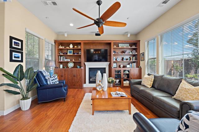 9779 Reimers Way, Dublin CA: https://media.crmls.org/mediaz/8df922c7-ea23-4386-b560-1ed0f85bc257.jpg