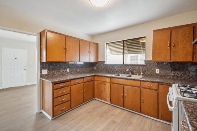 21 N Filice Street, Salinas CA: https://media.crmls.org/mediaz/8df9241b-1bd0-4733-b75a-8d8a9b2b3985.jpg