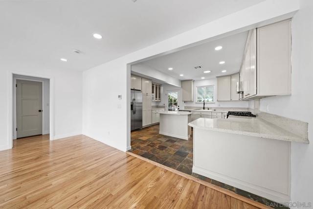 1663 Parrot St, San Diego CA: https://media.crmls.org/mediaz/8df94c34-6086-4e7d-8e69-c666ca904de8.jpg