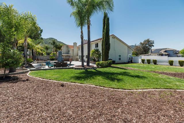 31061 Via Gilberto, Temecula CA: https://media.crmls.org/mediaz/8df9d471-172c-4ab0-9df5-e43396c0cf88.jpg
