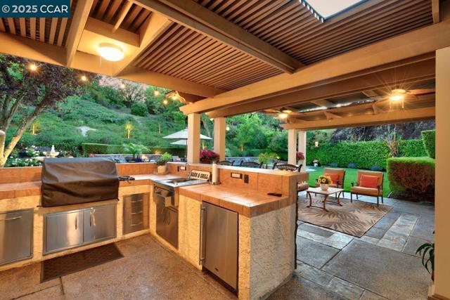 5220 Portillo Valley, San Ramon CA: https://media.crmls.org/mediaz/8df9f2fe-1cbd-4900-857e-26761e361b51.jpg