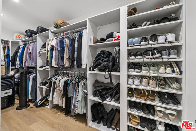 5656 Penfield Avenue, Woodland Hills CA: https://media.crmls.org/mediaz/8dfa4b2e-5809-437e-93ec-a17ce433ea61.jpg