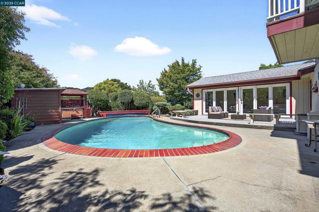 3846 Madera St, Pinole CA: https://media.crmls.org/mediaz/8dfa7114-ffc6-4221-849d-ee5cd8752e92.jpg