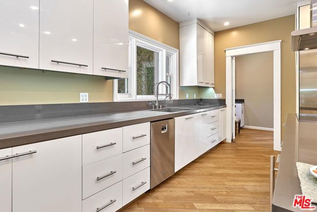 136 Fremont Place, Los Angeles CA: https://media.crmls.org/mediaz/8dfa8368-983e-4448-ac58-3c204736db33.jpg