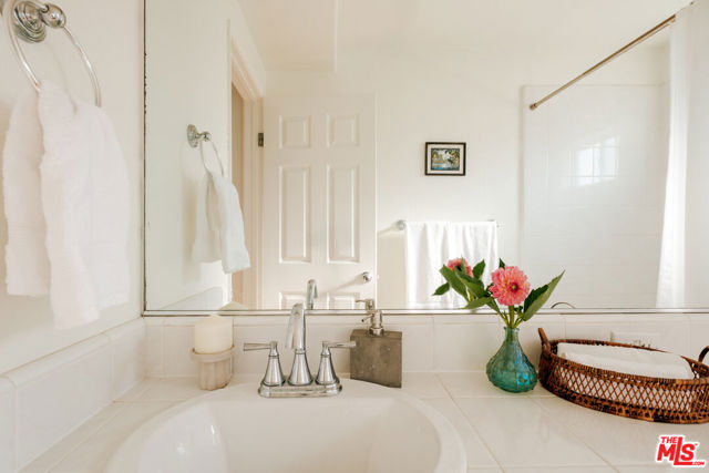 3029 Sequit Drive, Malibu CA: https://media.crmls.org/mediaz/8dfaa41a-8cdc-4c6f-b6a4-a8ee1d017933.jpg