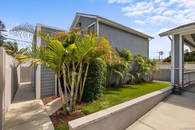 839 Reed Avenue, Pacific Beach (San Diego) CA: https://media.crmls.org/mediaz/8dfadbf6-0974-4e08-a8a8-5ebdff087476.jpg