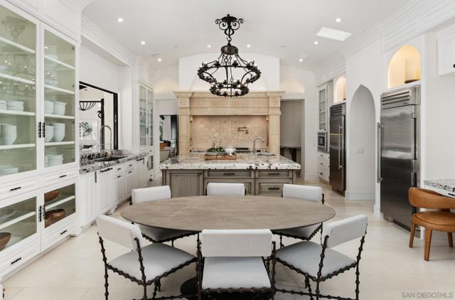 16304 Via De Santa Fe, Rancho Santa Fe CA: https://media.crmls.org/mediaz/8dfaded2-faa3-42e9-a3ef-c4c13334e8ac.jpg