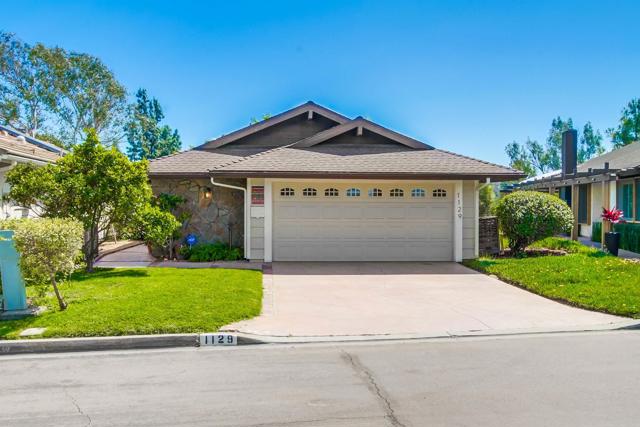 1129 La Casa, San Marcos CA: https://media.crmls.org/mediaz/8dfb3b5e-1df7-4eb3-b98e-3f5ece89ffc2.jpg