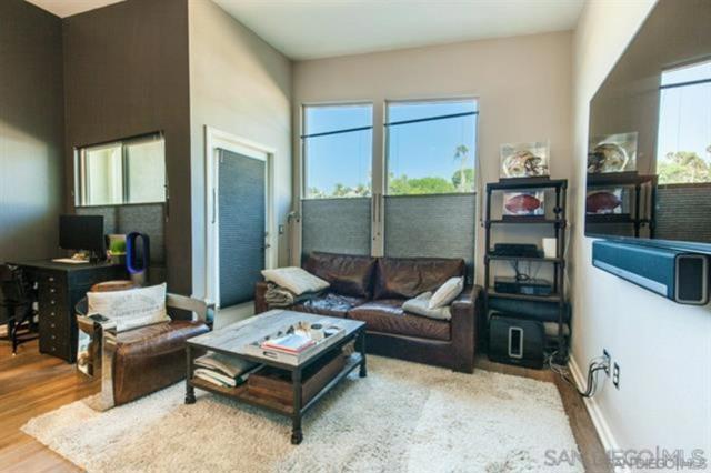 687 S Coast Highway, Encinitas CA: https://media.crmls.org/mediaz/8dfbde76-27f4-4e47-94f2-4111720869c3.jpg