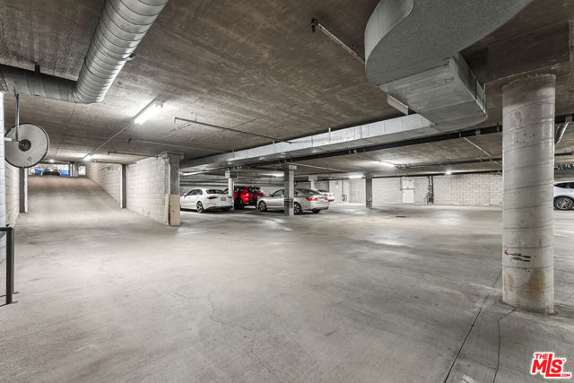 5224 Zelzah Avenue, Encino CA: https://media.crmls.org/mediaz/8dfc4dc1-abe9-4ec3-ad48-d4024e2cba4a.jpg