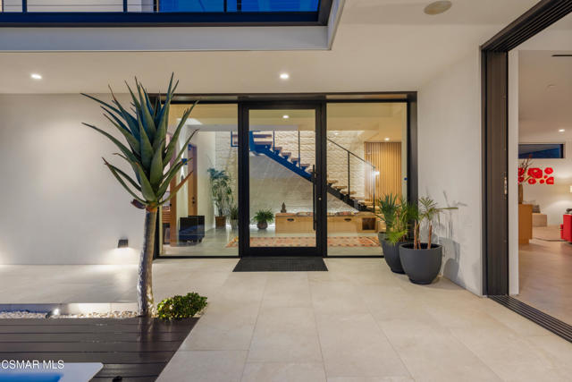 33433 Decker School Road, Malibu CA: https://media.crmls.org/mediaz/8dfca066-90b0-43d3-83a5-34e590ad4423.jpg