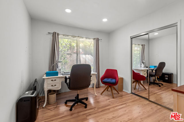 1109 Chantilly Road, Los Angeles CA: https://media.crmls.org/mediaz/8dfcfe52-1d2e-4659-a936-b7ce1a8482f5.jpg