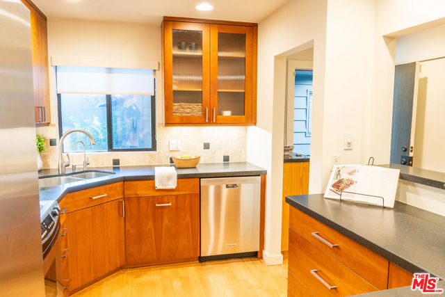 880 Hilldale Avenue, West Hollywood CA: https://media.crmls.org/mediaz/8dfd0f07-84c3-4337-9258-facf6a704ca4.jpg