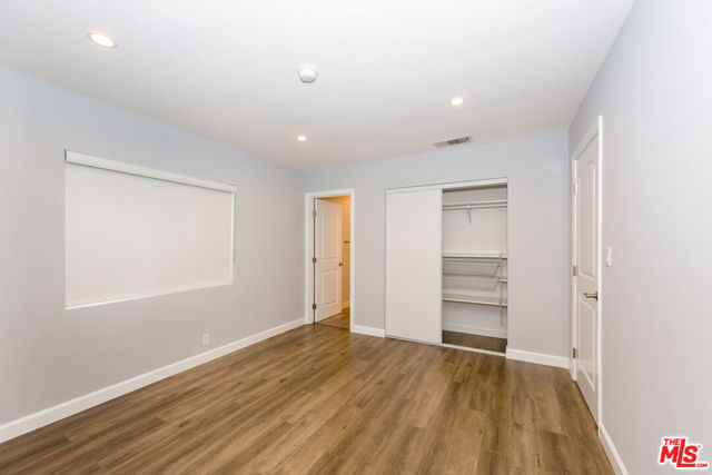 4503 Vesper, Sherman Oaks CA: https://media.crmls.org/mediaz/8dfd9f00-4e02-49bb-a922-c33f2eed44b6.jpg