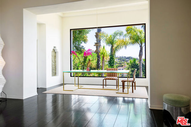 2249 Mountain Oak Drive, Los Angeles CA: https://media.crmls.org/mediaz/8dfe0674-2878-4e46-a9ee-eee7740cc019.jpg