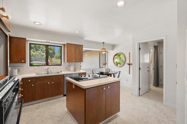 17 Oak Street, Los Altos CA: https://media.crmls.org/mediaz/8dfe2a34-74bd-42ed-bcaf-58e49463efd3.jpg