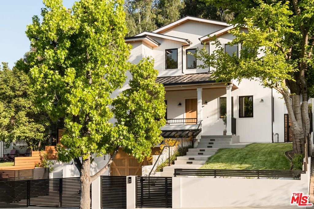12164 Viewcrest Road, Studio City, CA 91604