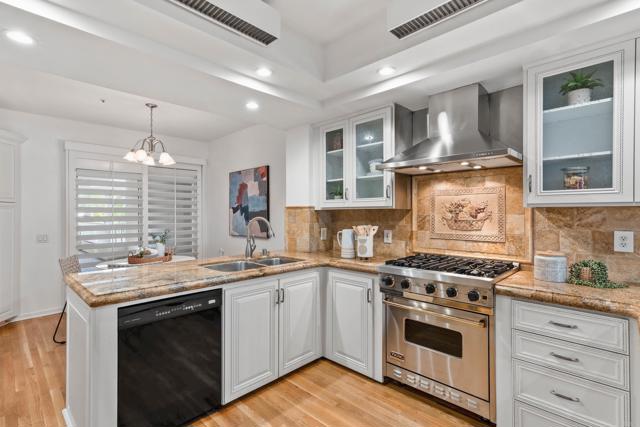 1101 1st Street, Coronado CA: https://media.crmls.org/mediaz/8dff67e1-7bf4-4846-9c13-538b6c4a9c6d.jpg