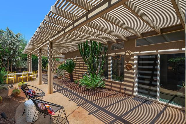 7 Florentina Drive, Rancho Mirage CA: https://media.crmls.org/mediaz/8e00268f-b6bc-4cd4-adca-6f613f7bbc72.jpg