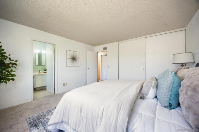1180 Evelyn St, San Diego CA: https://media.crmls.org/mediaz/8e002d11-1a1a-4ca6-8dd6-36e5f43a6d0a.jpg
