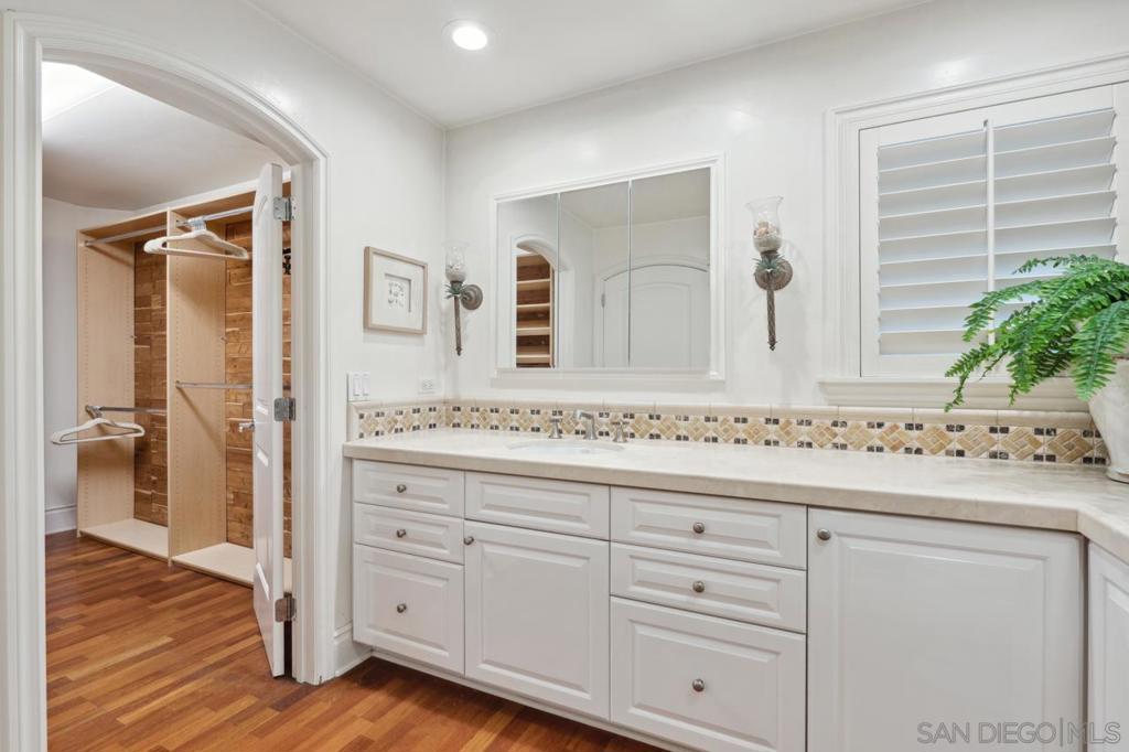 MLS #250035004SD image #21