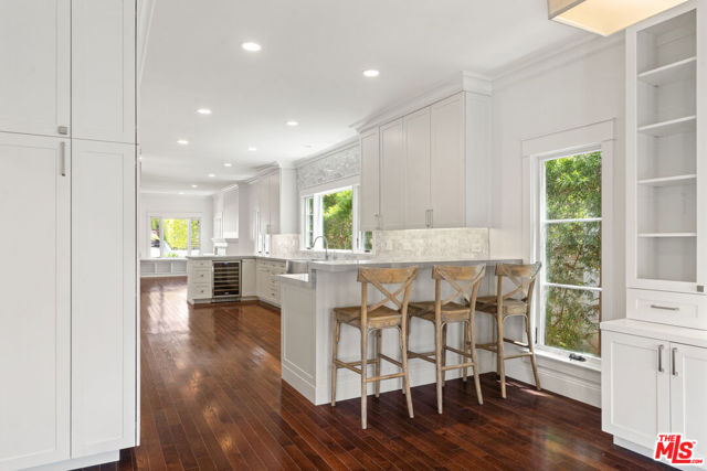 2347 Parnell Avenue, Los Angeles CA: https://media.crmls.org/mediaz/8e00e752-d9c5-4344-8b3a-eef29cbdca03.jpg