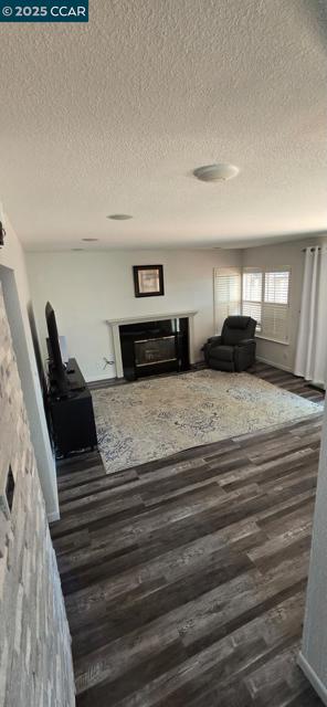 1011 Amanda Cir, Brentwood CA: https://media.crmls.org/mediaz/8e01a2e1-32e4-4e0b-ad80-fc785f2e0778.jpg