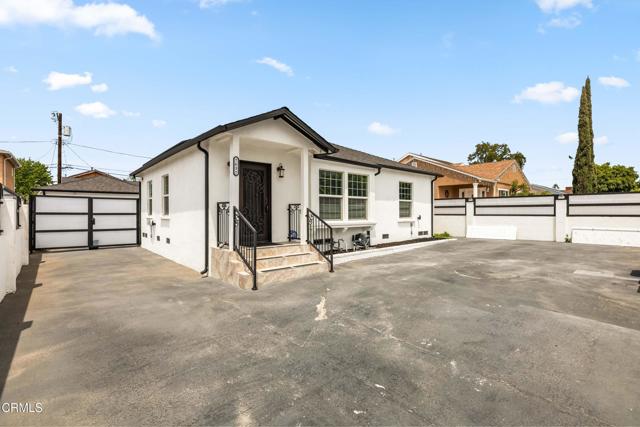 7637 Radford Avenue, North Hollywood CA: https://media.crmls.org/mediaz/8e01a8d5-2920-4732-951b-f40a9d41da5d.jpg