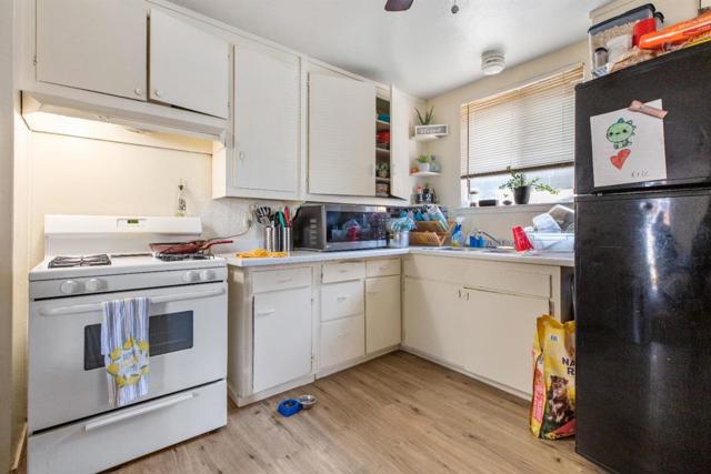 916 Middlecoff Avenue, Modesto CA: https://media.crmls.org/mediaz/8e01ce55-d9b2-434d-8eab-9aeac04934d2.jpg