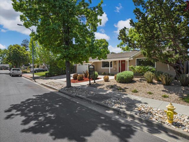 10623 Glenview Avenue, Cupertino CA: https://media.crmls.org/mediaz/8e01ed1d-f20a-48a4-b35d-eaa75405c836.jpg