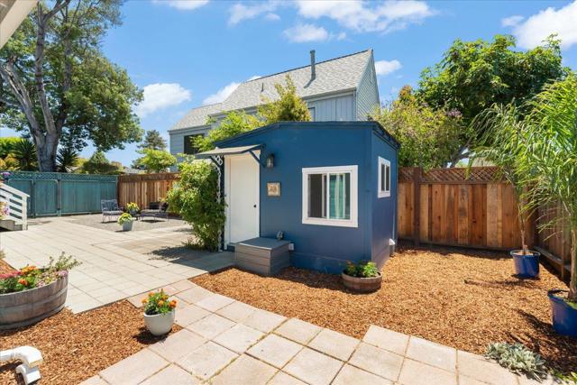1139 Walk Circle, Santa Cruz CA: https://media.crmls.org/mediaz/8e02d48f-f01e-49da-9c96-f08c0b12cb43.jpg