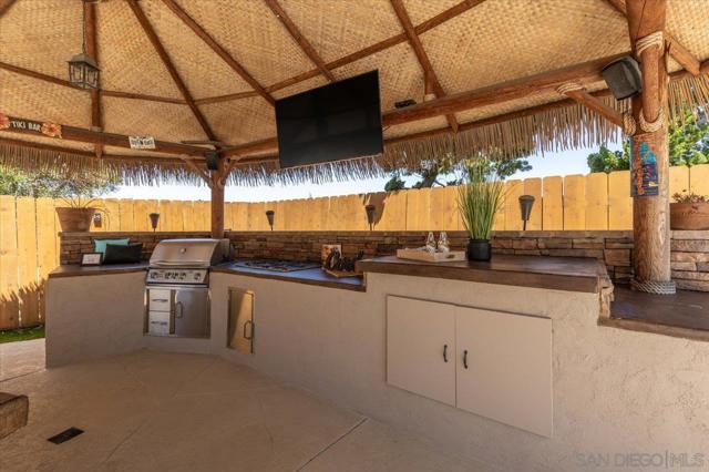 5865 Snowbond Ct, San Diego CA: https://media.crmls.org/mediaz/8e02f398-c533-481e-9d9d-ae047feaa310.jpg