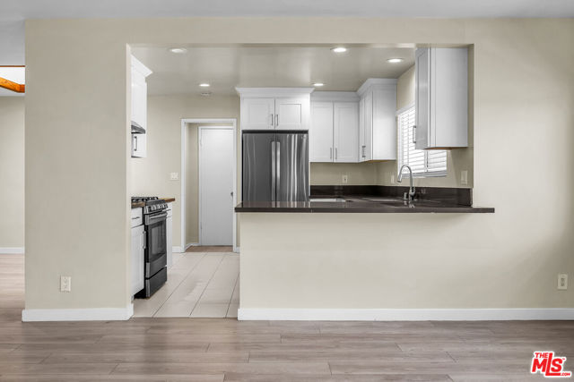 5137 Reynier Avenue, Los Angeles CA: https://media.crmls.org/mediaz/8e032e99-b273-4acb-ab28-617ede35ede4.jpg