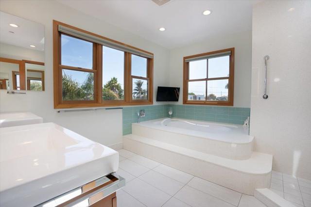 4150 Bye Way, Santa Cruz CA: https://media.crmls.org/mediaz/8e037b44-ffa4-4c75-9e45-4f7237b35551.jpg