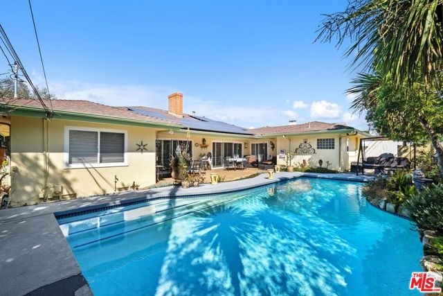 5550 W 63rd Street, Los Angeles CA: https://media.crmls.org/mediaz/8e039201-6dd1-4f3c-a220-6964e2987aa3.jpg